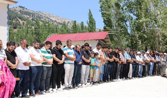 Bolu'daki otobüs kazasında hayatını kaybeden kişi Kahramanmaraş'ta toprağa verildi
