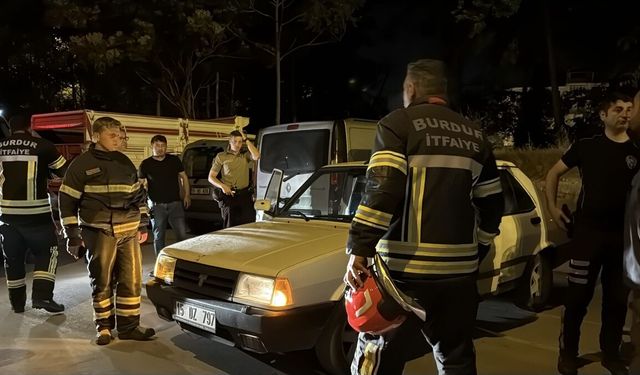 Burdur'da araçta hareketsiz bulunan genç kaldırıldığı hastanede öldü