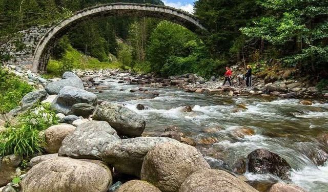 Çat Vadisi Köprüsü Rize’nin Tarihini Geleceğe Taşıyor