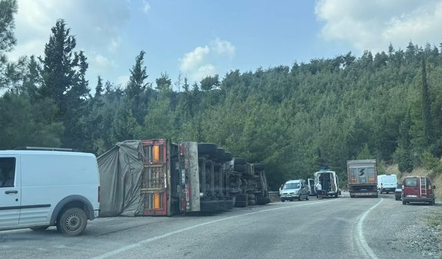 Refüje Çarpan Otomobil Takla Attı 1 Yaralı