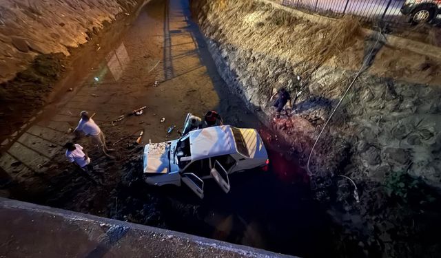 Düziçi'nde Otomobil Köprüye Çarptı: 4 Kişi Yaralandı