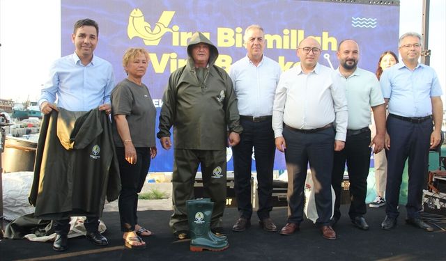 Erdemli Belediyesinden balıkçılara malzeme desteği
