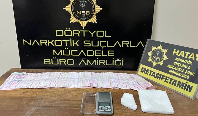 Erzin'de sentetik uyuşturucu bulunan otomobildeki 2 şüpheliye gözaltı