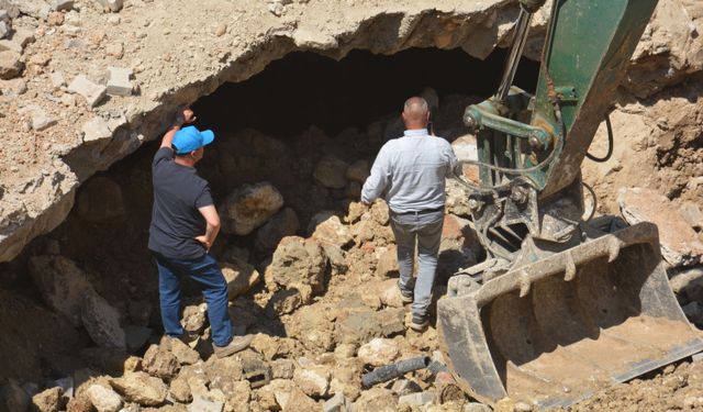 Gülnar Belediye Başkanı Önge, ıslah çalışması süren dere yatağında incelemede bulundu