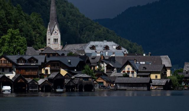 Hallstatt Masalsı Güzelliğiyle Turistlerin Gözdesi