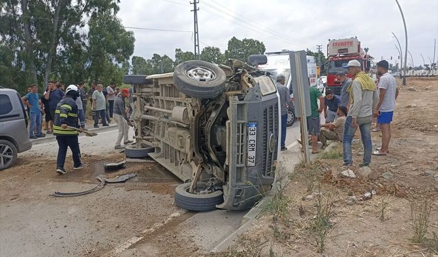 Hatay'da 3 aracın karıştığı zincirleme trafik kazasında 2 kişi yaralandı