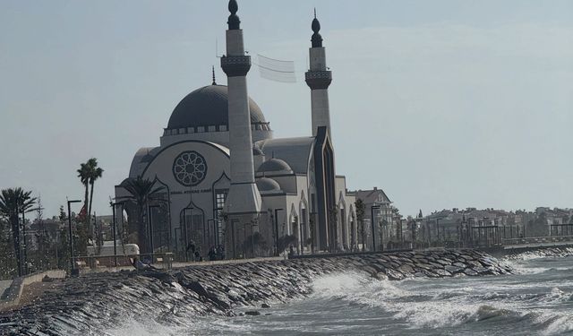 İskenderun Sahilinde Yaz Hareketliliği Yaşanıyor