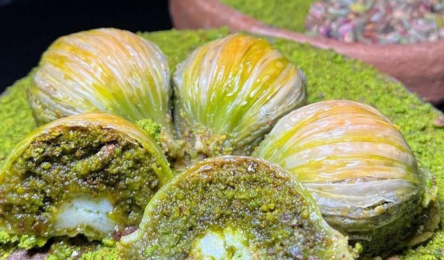 Kaymaklı Midye Baklava Tatlı Severlerin Yeni Gözdesi Oldu