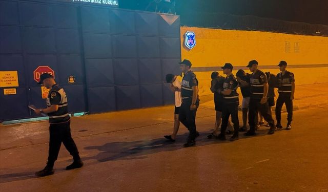 Mersin'de karakol camını kırdıkları iddia edilen 4 şüpheli tutuklandı