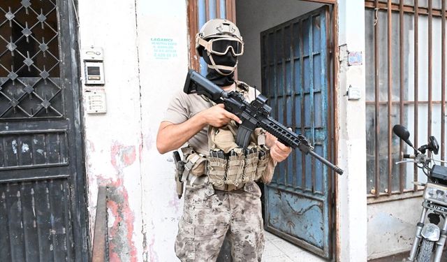 Mersin'deki uyuşturucu operasyonunda yakalanan 42 zanlıdan 27'si tutuklandı