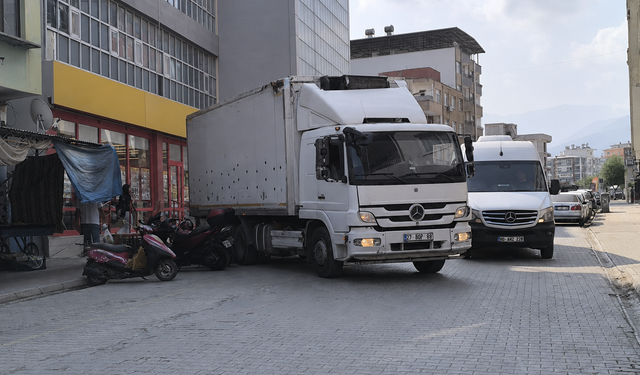 Osmaniye'de Market Sevkiyatları Trafiği Kilitliyor
