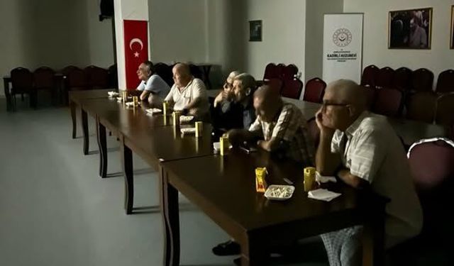 Kadirli Huzurevi’nde Yaşlılar İçin Nostalji Dolu Sinema Etkinliği