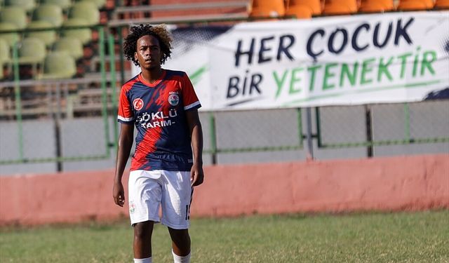 Sudanlı annenin Yörük oğlu Ahmet futbol kariyerinde ilerlemek istiyor