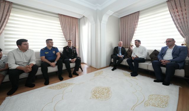 Vali Davut Gül Esenyurt’ta Gazi Ailesini Ziyaret Etti