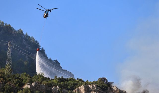 Adana’da korkutan yangın! 40 ev tahliye edildi, müdahale sürüyor