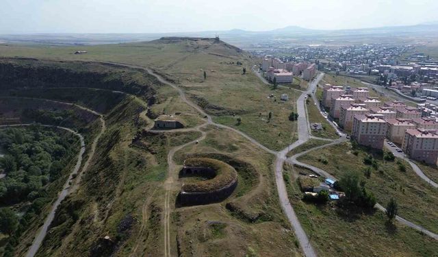Kars’ın 200 Yıllık Gemli Tabya’sı Zamana Direniyor