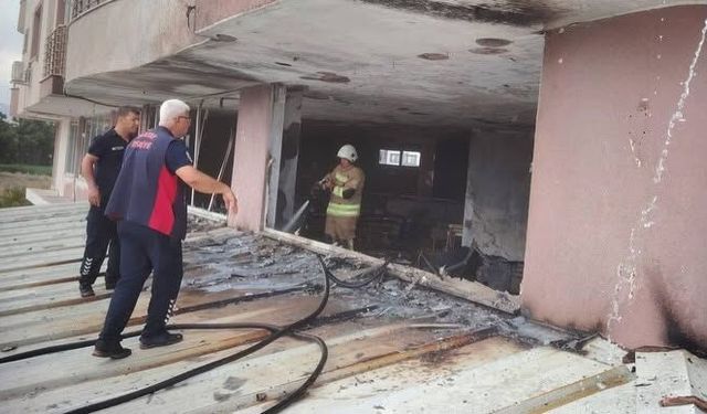 Arsuz'da İş Yeri Yangınında Facia Önlendi