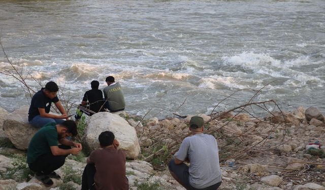 Adana Ceyhan Nehri'nde suya giren 2 çocuk kayboldu