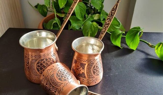 Bakır Cezvenizi Böyle Temizleyin! Kararmayı Gideren Pratik Yöntemler