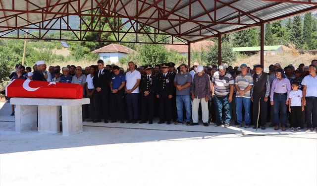 Bucak'ta vefat eden gazi toprağa verildi