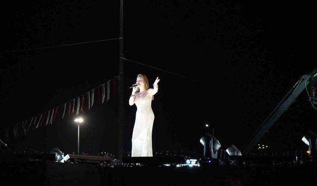 Ebru Yaşar, Dünya Sivaslılar Günü'nde Sahne Aldı