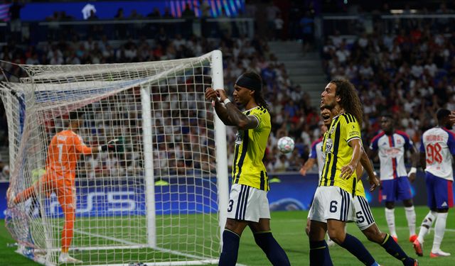 Lyon-Fenerbahçe Maçı Sonrası Saha Karıştı!