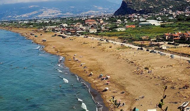 Hatay Samandağ Sahili Yazın Ziyaretçi Akınına Uğruyor
