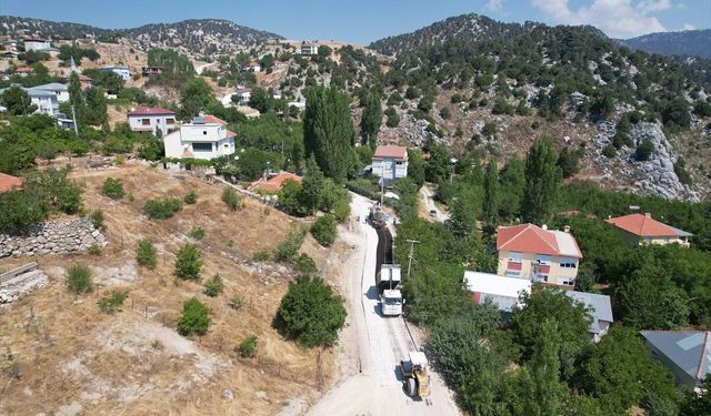 Kumluca'da Karagöl yaylası yolunda 3 kilometrelik asfalt çalışması tamamlandı