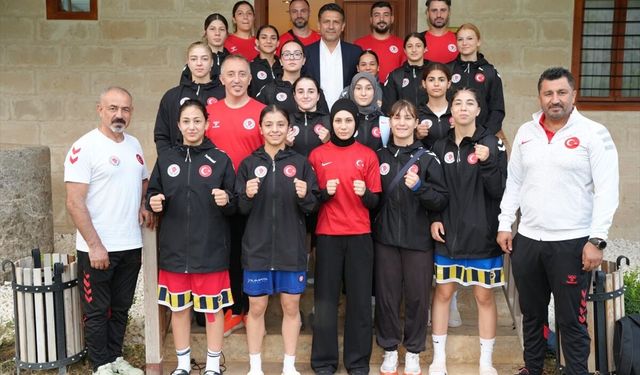 17 ve 19 Yaş Altı Boks Milli Takımı şampiyonalara Adana'da hazırlanıyor