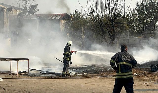 Adana'da hal kompleksinde çıkan yangın söndürüldü