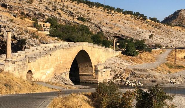 Adıyaman Cendere Köprüsü Tarihe Meydan Okuyor