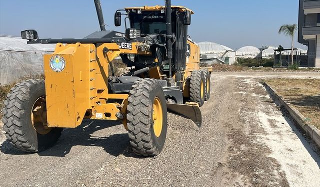 Akdeniz ilçesinde yıpranan yollarda yenileme çalışması yapıldı