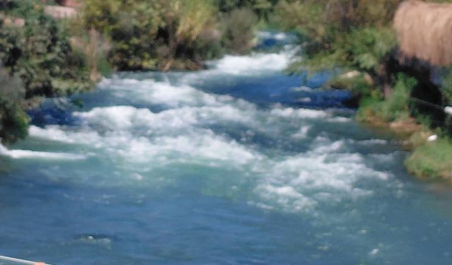 Antalya’da Aşağı Düden Şelalesi Ziyaretçileri Büyülüyor