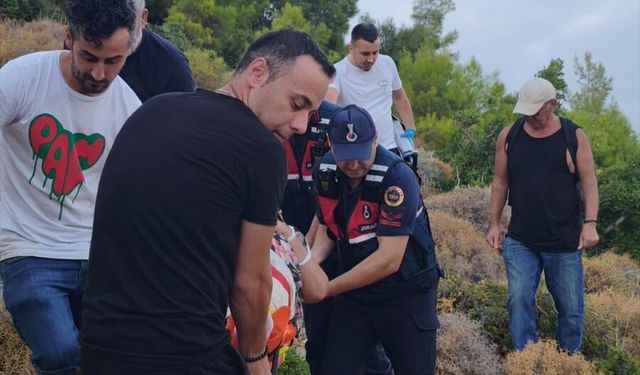 Antalya'da doğa yürüyüşünde düşerek yaralanan turist kurtarıldı