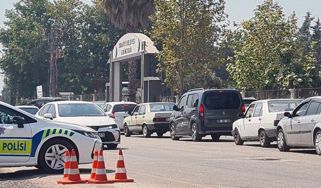 Osmaniye Asri Mezarlık Yolunda Trafik Sorunu Giderek Büyüyor