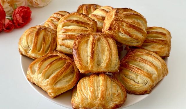 Kahvaltı Ve Çay Saatlerinin Favorisi: 3 Malzemeli Kolay Börek Tarifi