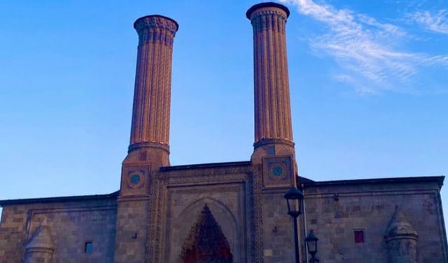Erzurum’un Çifte Minareli Medresesi Ziyaretçileri Ağırlıyor