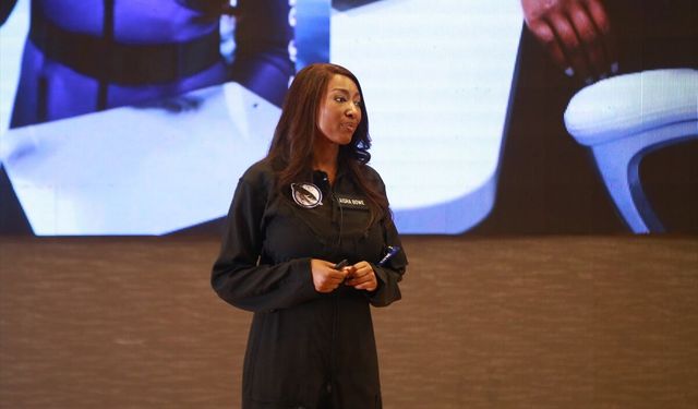Eski NASA roket bilimcisi Aisha Bowe, Adana'da öğrencilerle buluştu