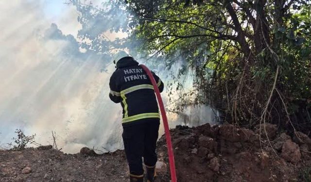 Hatay Kırıkhan’da Bahçe Yangını Paniğe Neden Oldu