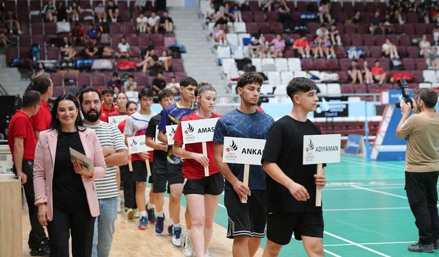 Hatay'da Büyükler Türkiye Badminton Şampiyonası başladı