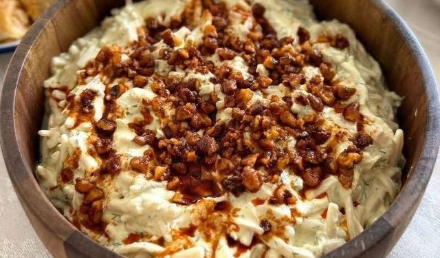 İstanbul’da Tavuklu Erişte Salatası Nasıl Yapılır?