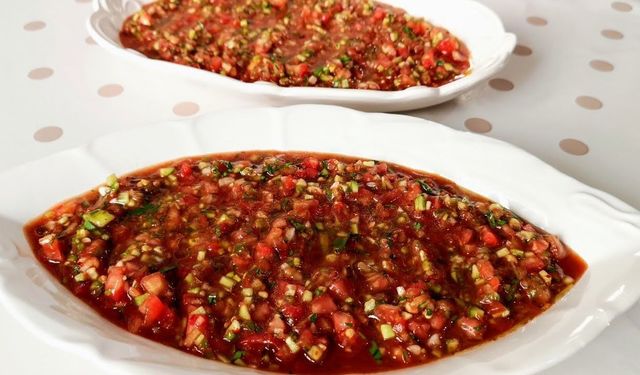 Osmaniye’de Kebap Yanında Olmazsa Olmaz! Kebapçı Ezmesi Nasıl Yapılır?