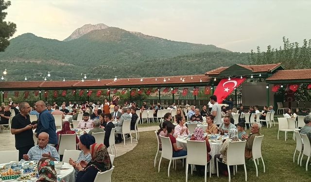 Kozan ilçesinde şehit aileleri ve gaziler yemekte bir araya geldi