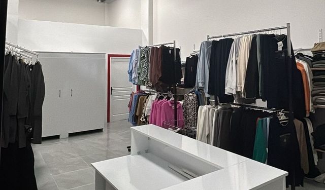 Mersin'de Türk Kızılayın butiklerinde öğrencilere ücretsiz hizmet veriliyor