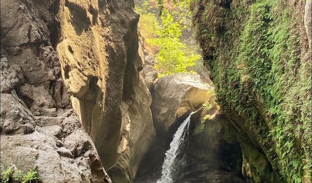 Osmaniye Çona Kanyonu Doğaseverleri Büyülüyor