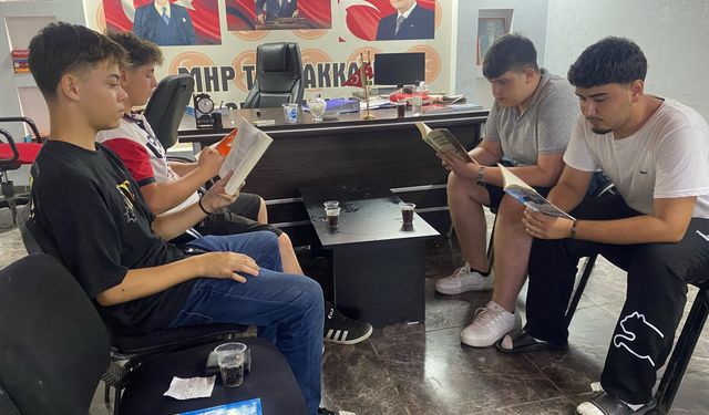 Toprakkale Ülkü Ocakları’nda Gençler Kitap Okuma Etkinliğinde Buluştu