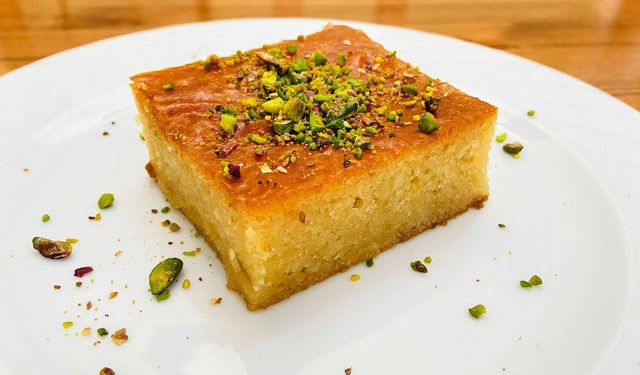 Yoğurtla Hazırlanıyor, Şerbeti Kaynatılmıyor! İşte Yağsız Sünger Tatlısı