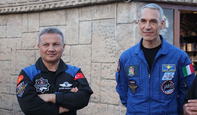 77. Uluslararası Uzay Kongresi için Antalya'ya gelen astronotlar çocuklarla buluştu