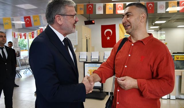 Adana'da PTT'den müşterisine 186. kuruluş yıl dönümü hediyesi