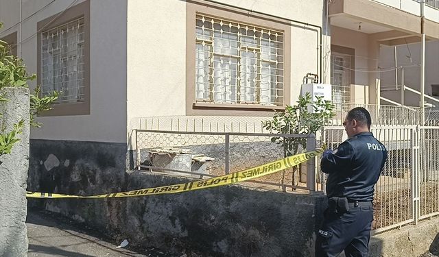Adana'da tamir için çıktığı damdan düşen işçi hayatını kaybetti